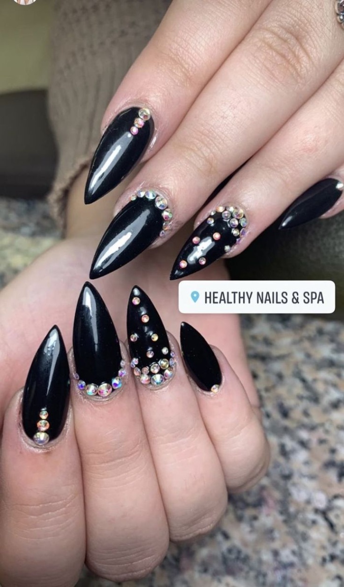 almond black nail designs Bulan 5 Black Nails  Black almond nails, Black nails, Almond nails