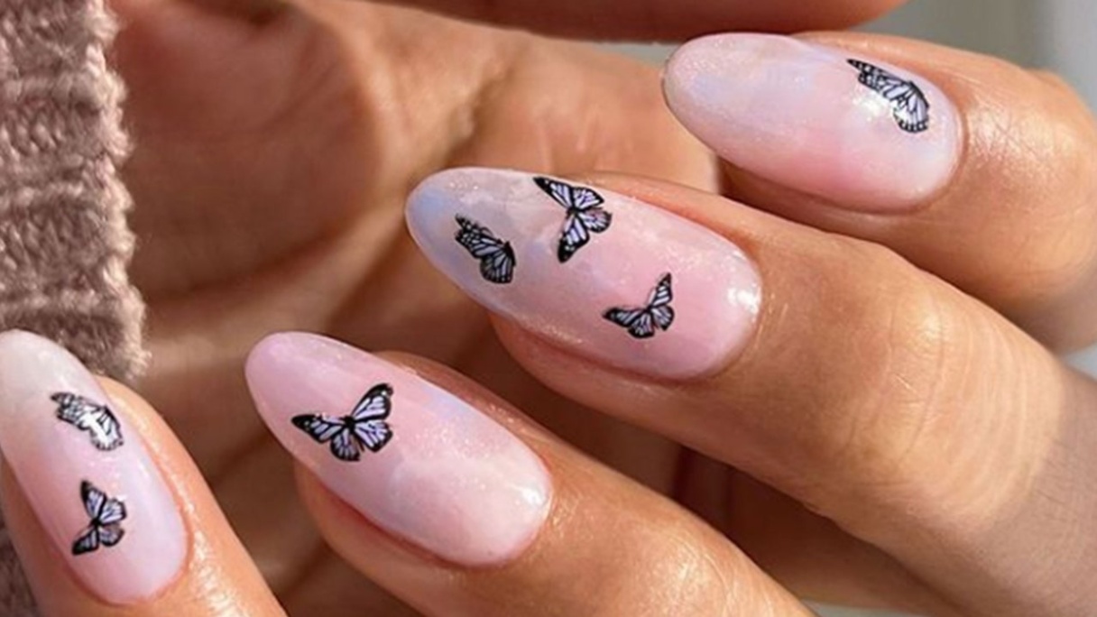 butterfly nail designs Niche Utama Home The Butterfly Mani Is The Biggest Nail Art Trend Of This Summer